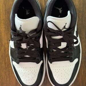 Nike Jordan Air 1 low women’s 7.5